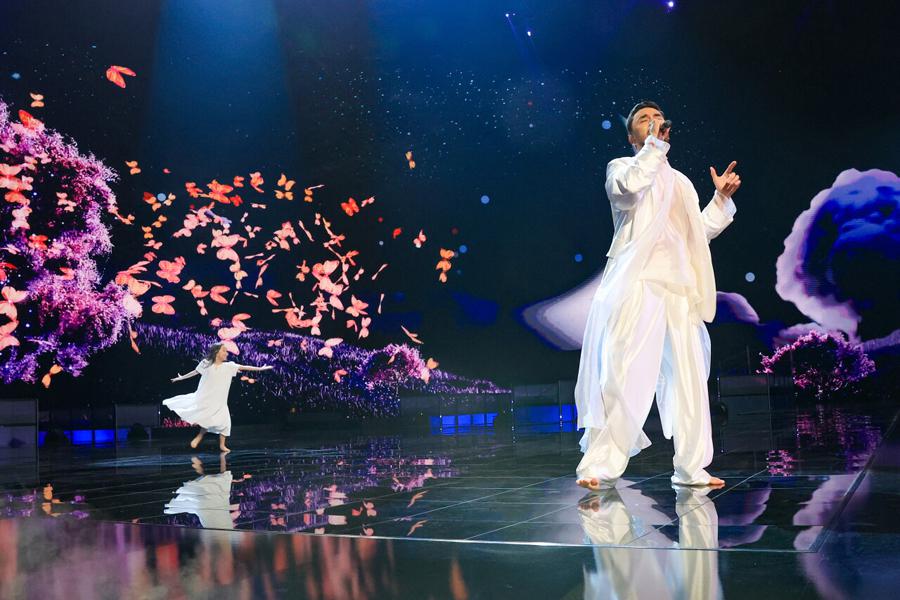 Певец Ернар Садирбаев (Emre), представляющий Казахстан на Международном музыкальном конкурсе «Интервидение» 2025, в концертном зале «Live Арена»