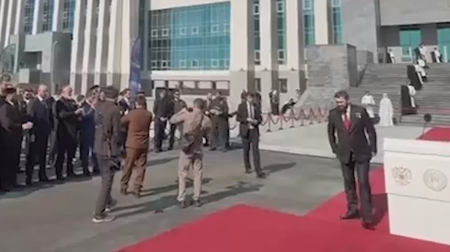 Кадырову вручили медаль героя Чечни