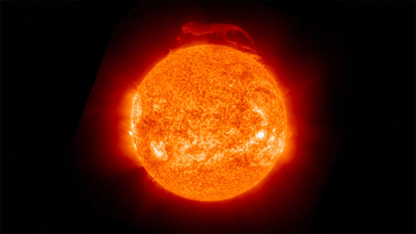 Оторвавшийся на Солнце гигантский протуберанец ударит по 3I/ATLAS 20 ноября 2025 года примерно в 15:00 мск