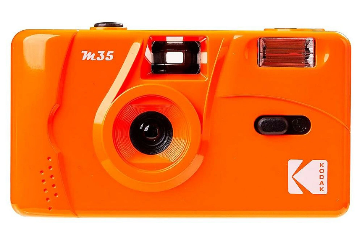 Можно выбрать фотоаппарат в современном ярком дизайне