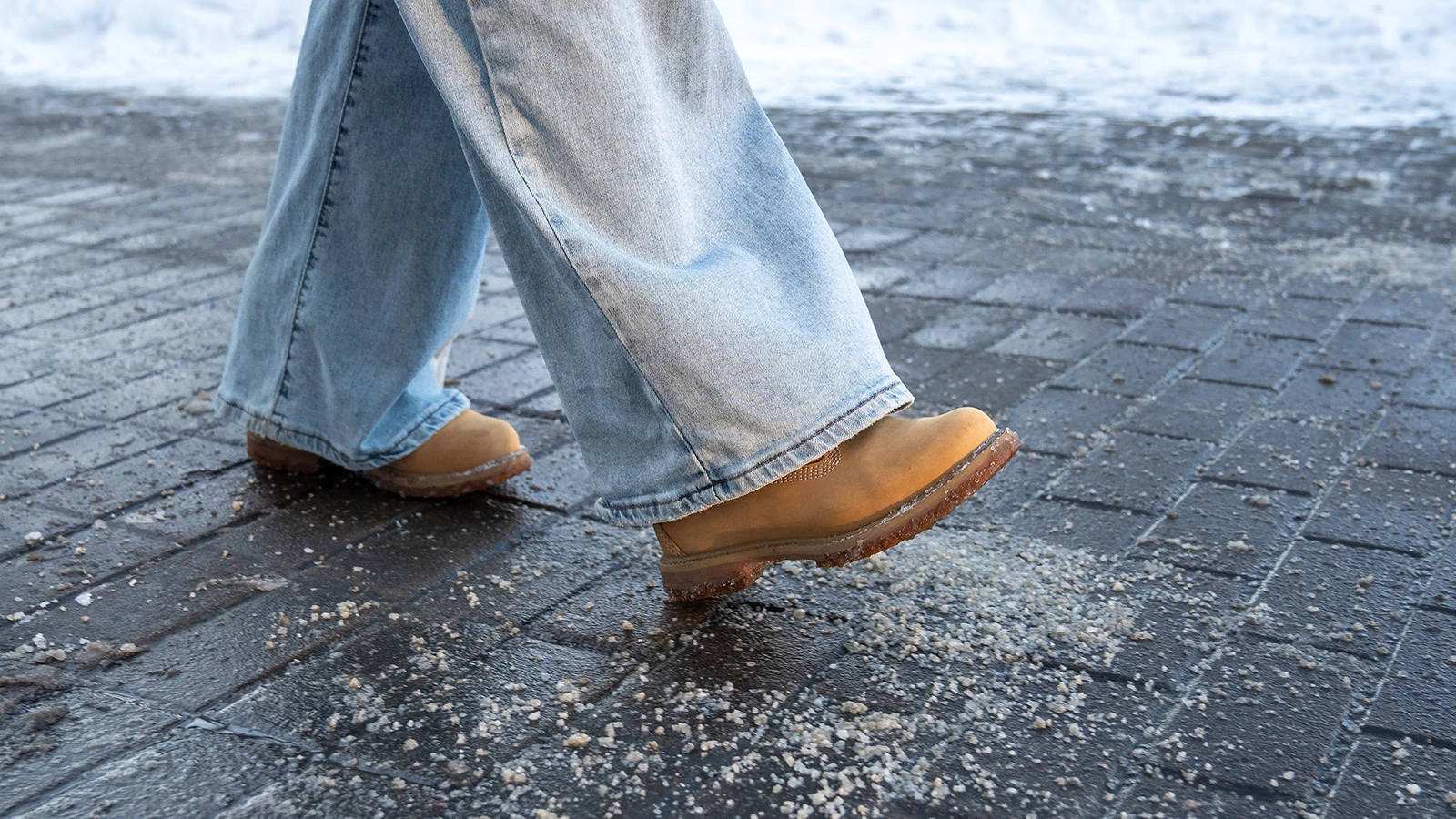 Оказывается, за испорченную реагентом обувь можно получить компенсацию