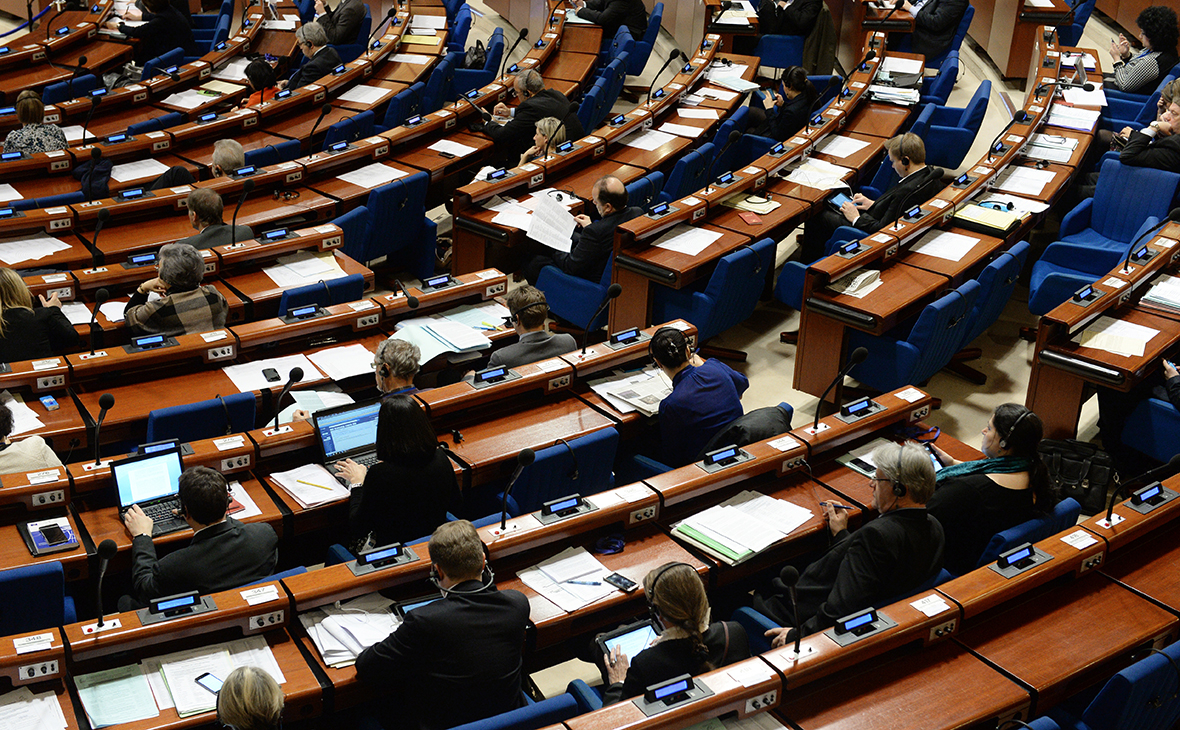 Делегаты в зале на пленарном заседании сессии Парламентской ассамблеи Совета Европы