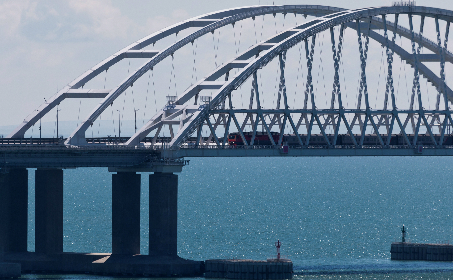 СНБО Украины ввел санкции против строителей Крымского моста"/>













