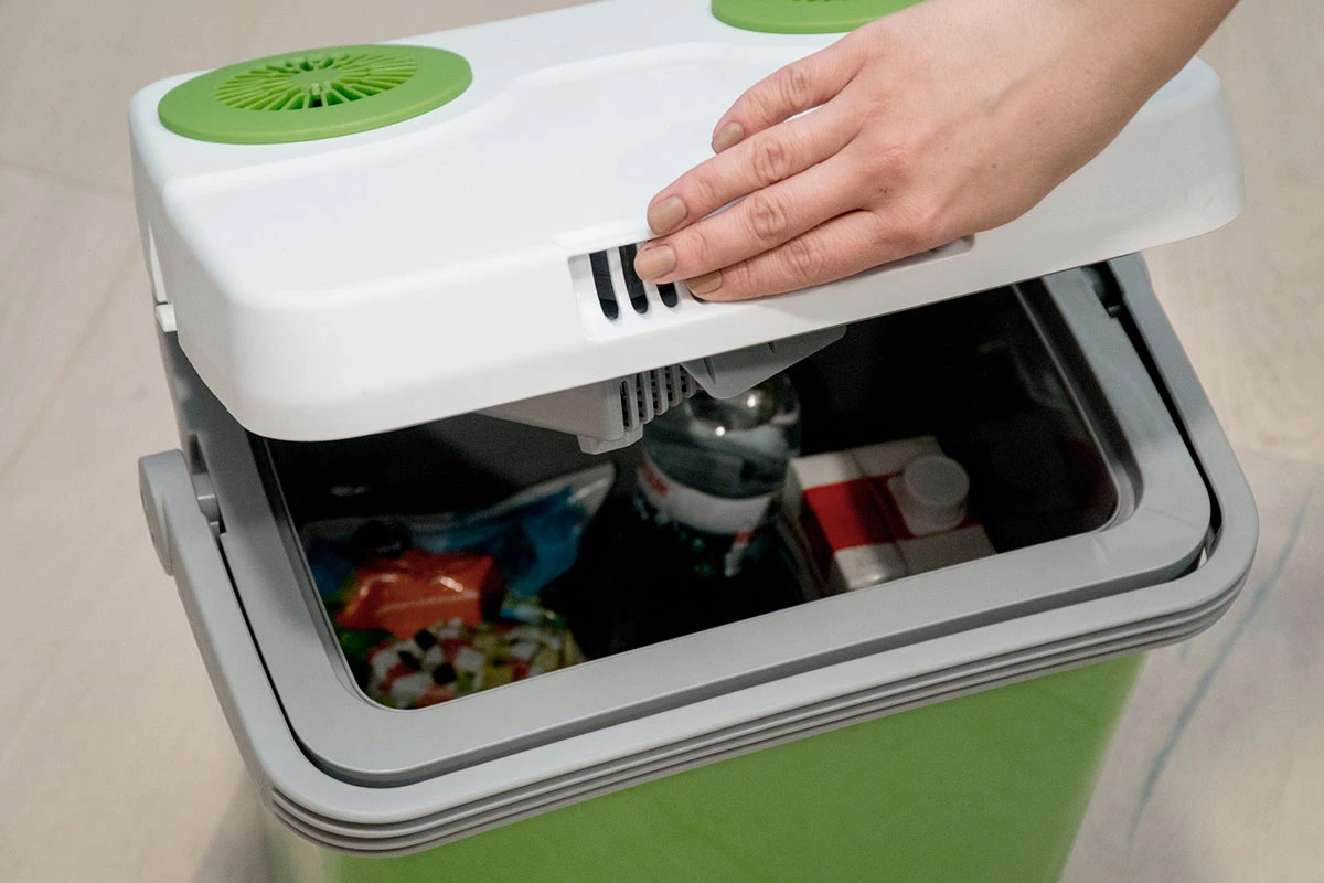 <p>Портативный холодильник можно поставить в автомобиль</p>