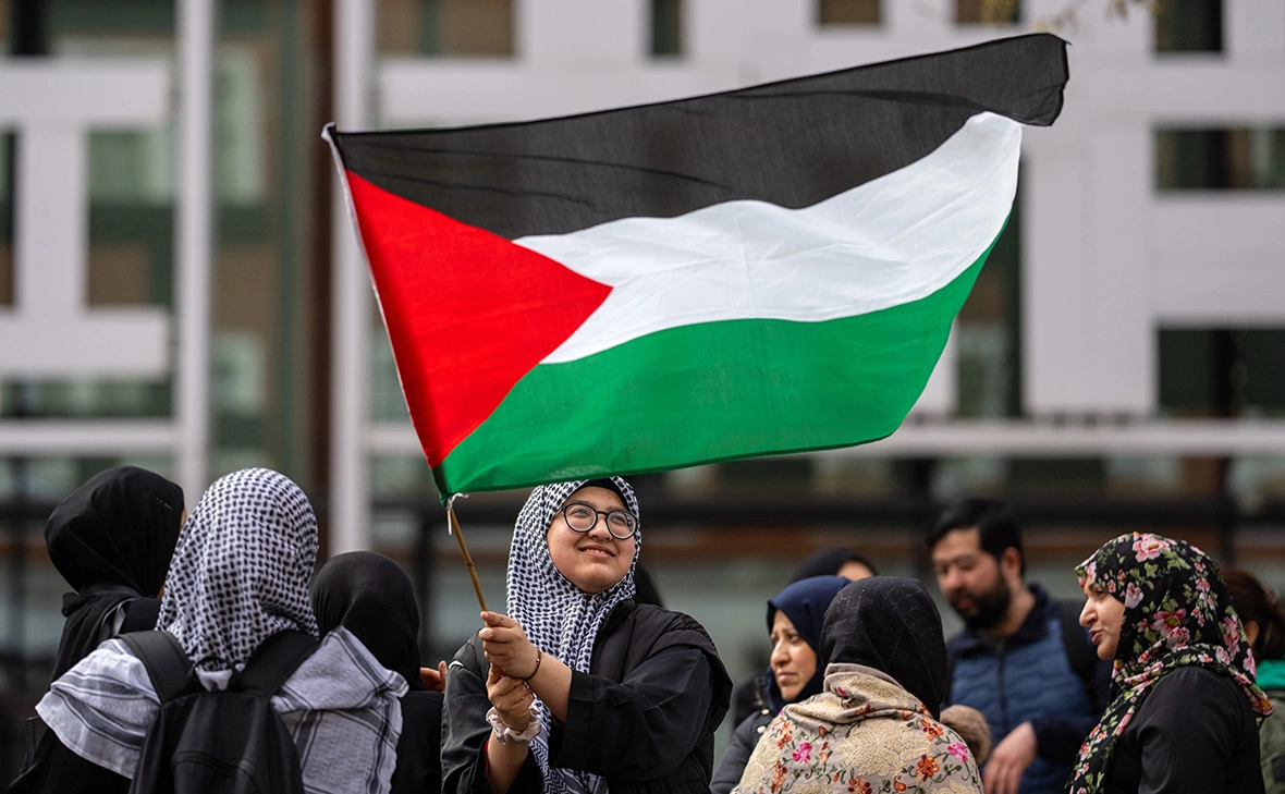 Carl Court / Getty Images