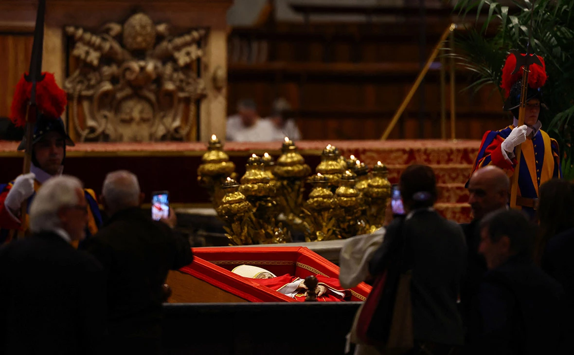 Kai Pfaffenbach / Reuters