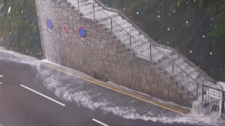 «Черный ливень» затопил Гонконг. Видео