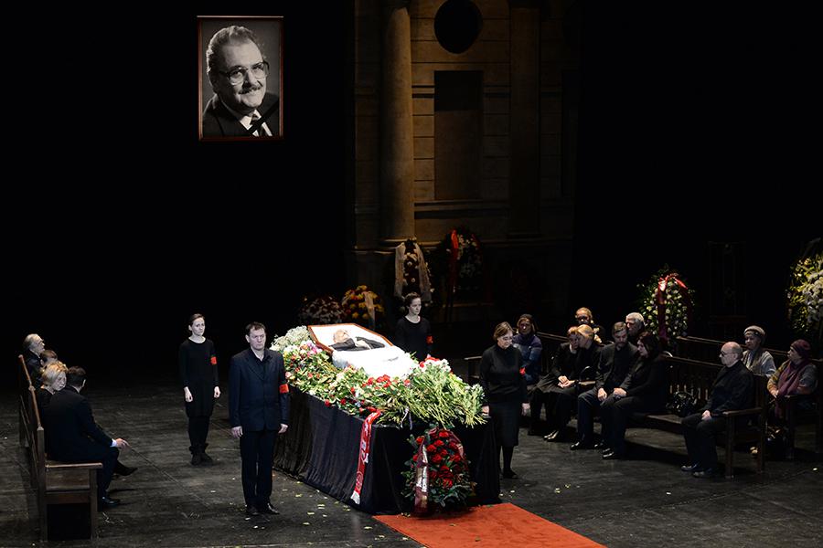 Церемония прощания с народным артистом СССР Юрием Яковлевым в Театре им. Вахтангова, 2013 год