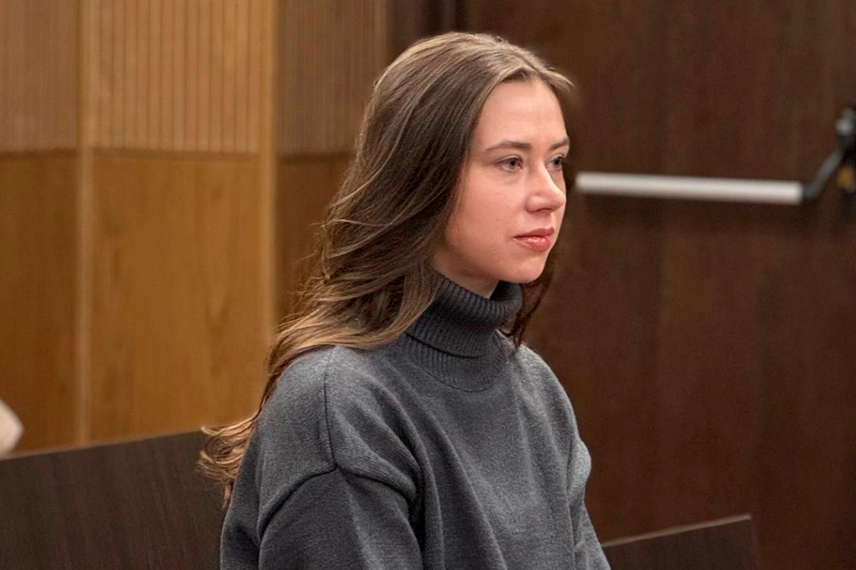 Александра Митрошина в зале суда