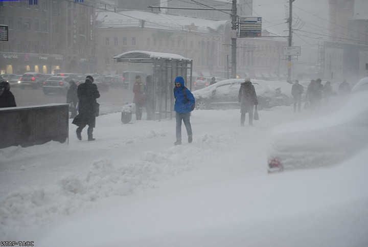 Снегопад в Москве: видео и фото зимнего коллапса в городе