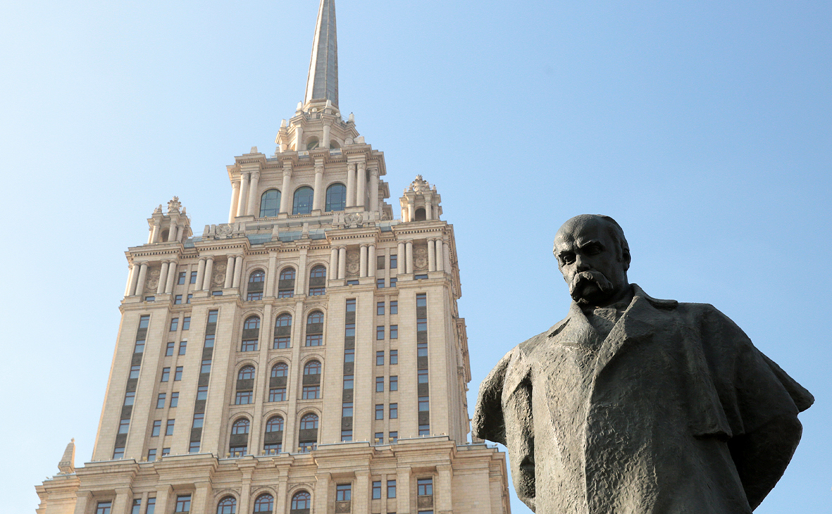 Памятник шевченко в москве фото