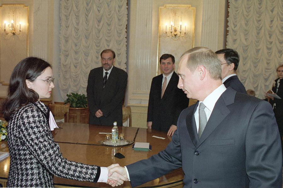 Эльвира Набиуллина и Владимир Путин, 2002 год