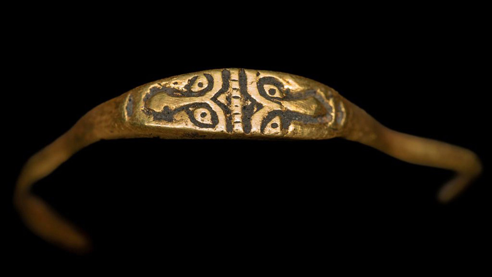 <p>Кольцо, найденное в подвале Датской башни Вавельского замка в Кракове</p>