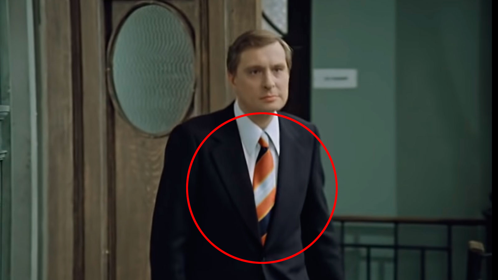Посмотрите на галстук Самохвалова. В «Служебном романе» нашли киноляп