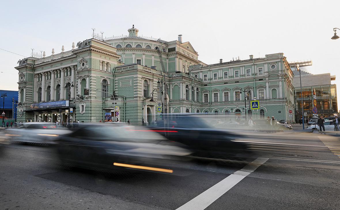 В Мариинском театре прервали «Лебединое озеро» после распыления перцовки —  РБК