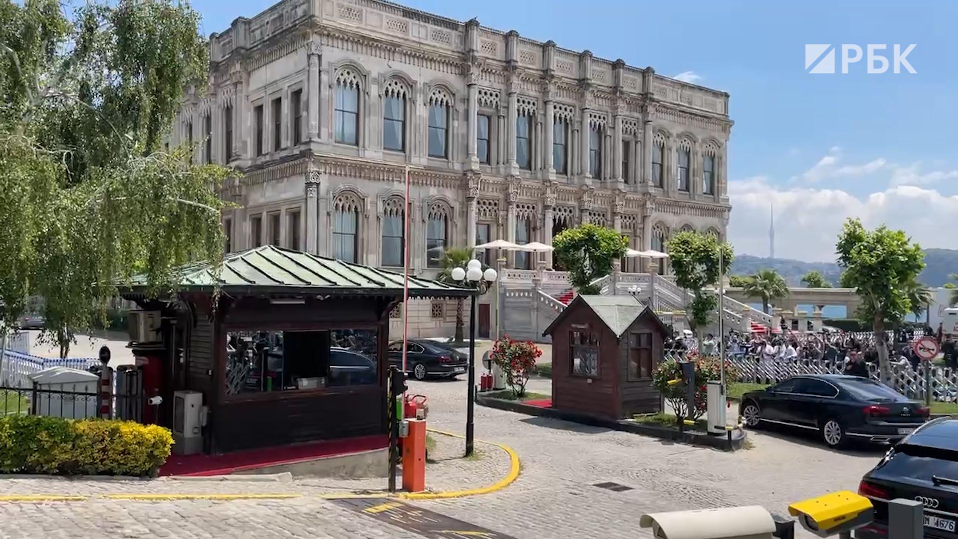 Прибытие российской делегации на переговоры в Стамбуле попало на видео