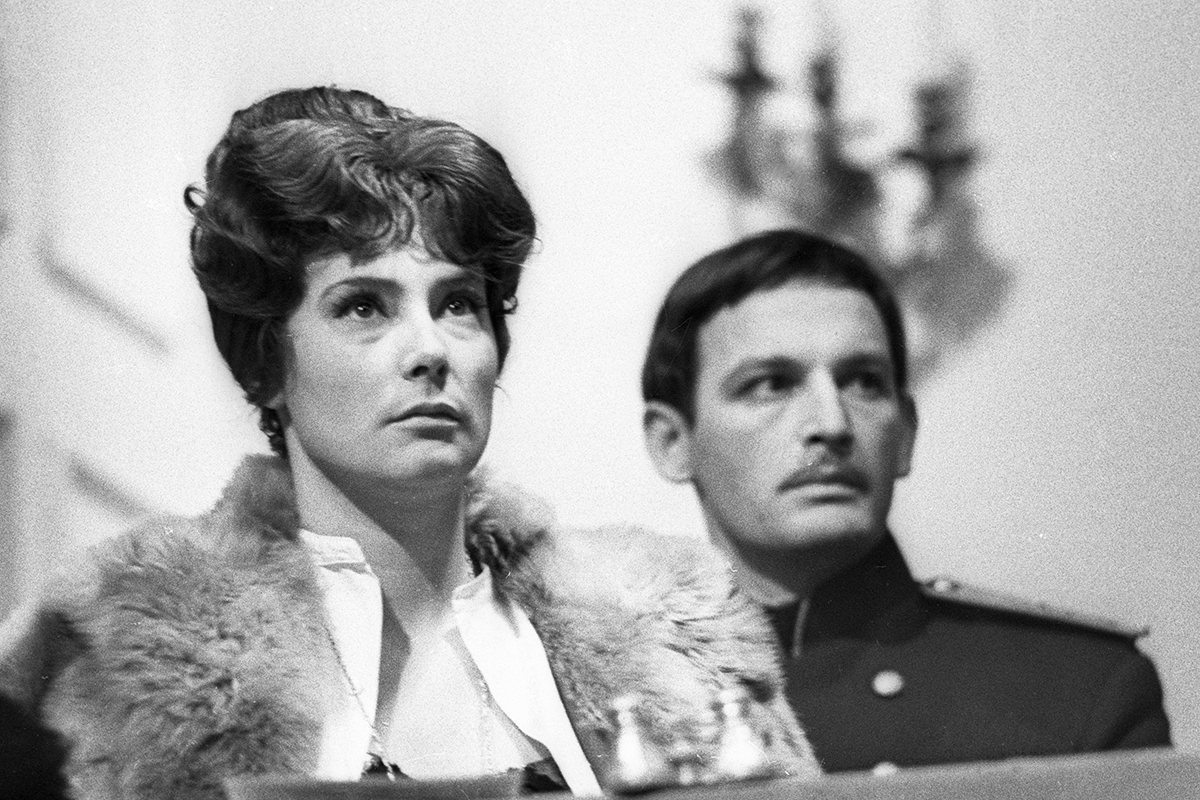 Татьяна Самойлова в роли Анны Карениной и Василий Лановой в роли Вронского в фильме «Анна Каренина»