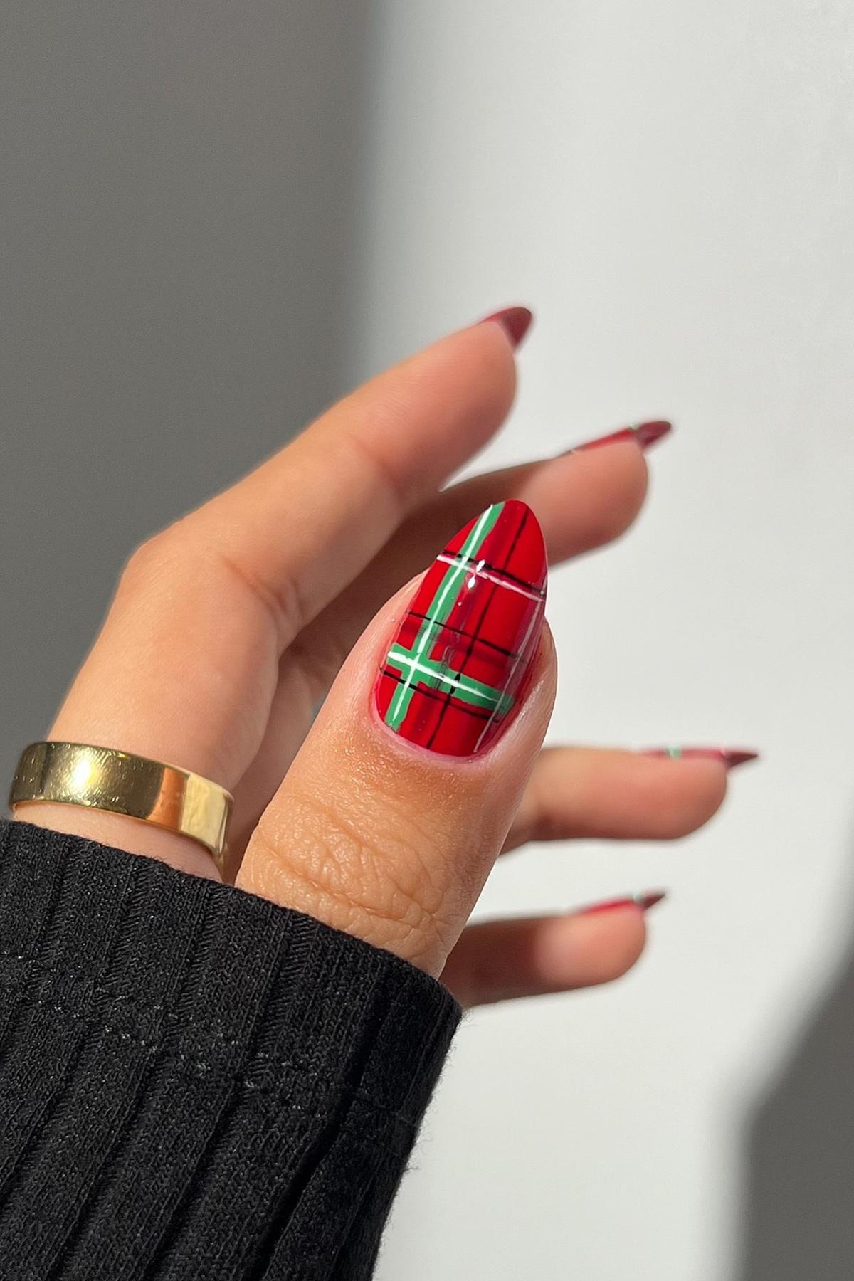 Красный и зеленый — стилизованный контраст по цветовому кругу