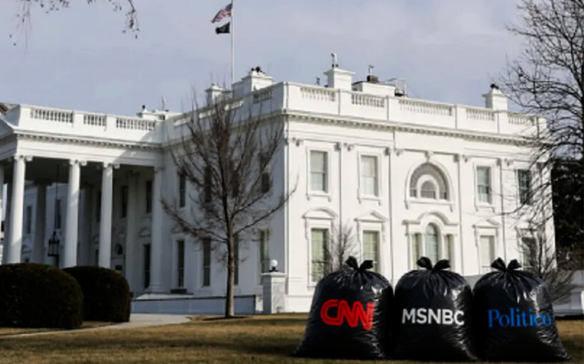 Трамп опубликовал фото мусорных мешков с логотипами CNN, MSNBC и Politico