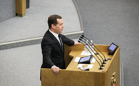 Премьер-министр РФ Дмитрий Медведев во время выступления с отчетом о результатах деятельности правительства РФ за 2014 год на пленарном заседании Госдумы РФ