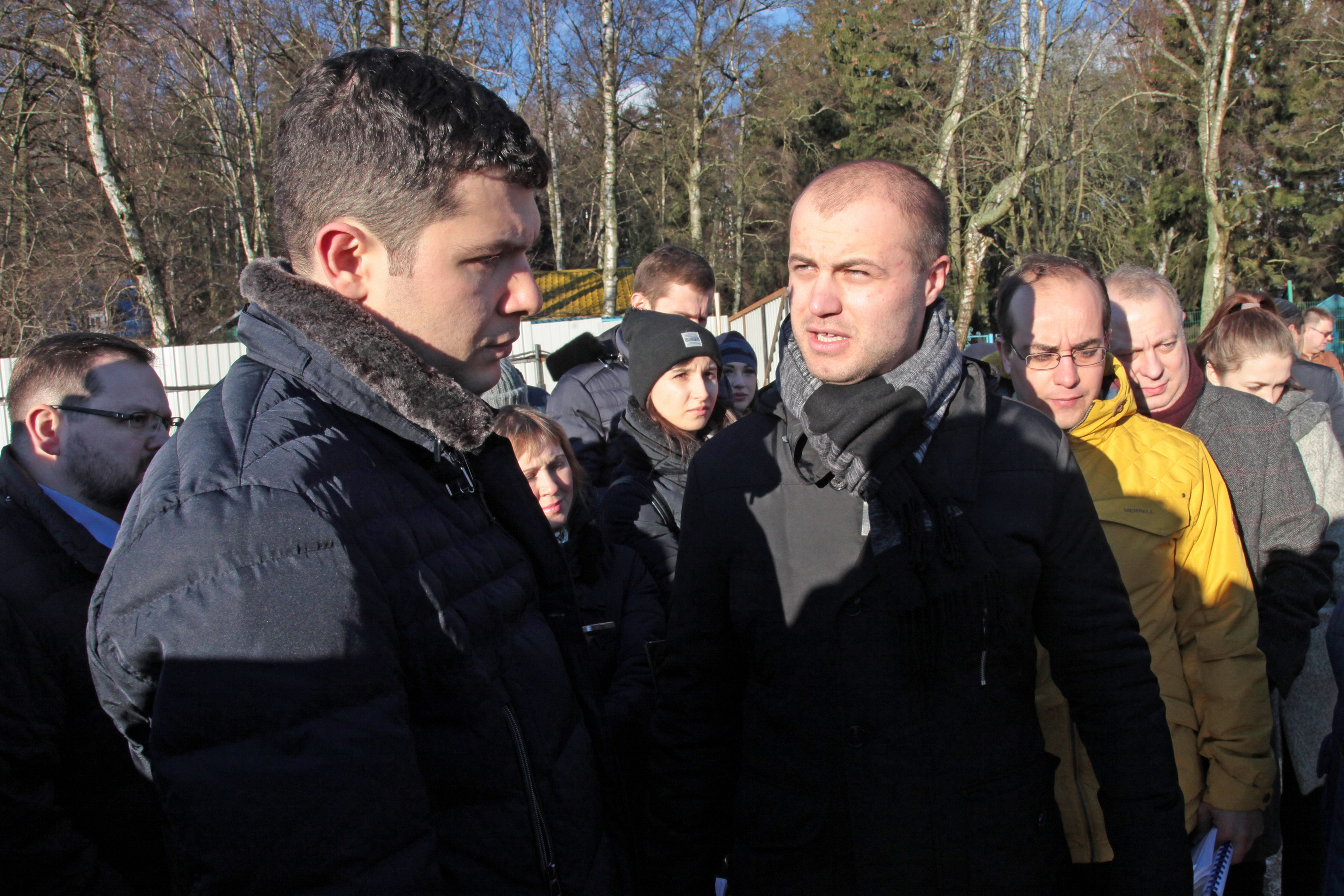Антон Алиханов и Сергей Черномаз во время рабочего выезда в Светлогорск в декабре 2017 года
