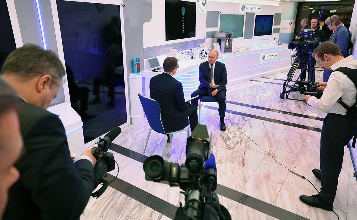 Владимир Путин&nbsp;во время интервью Павлу Зарубину