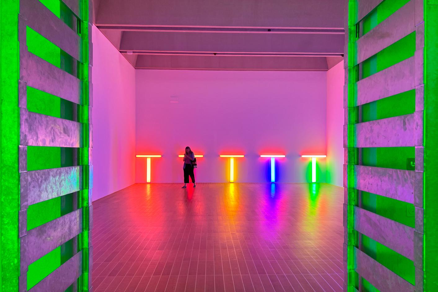 Вид экспозиции Dan Flavin: «Dedications In Light» в Kunstmuseum Basel