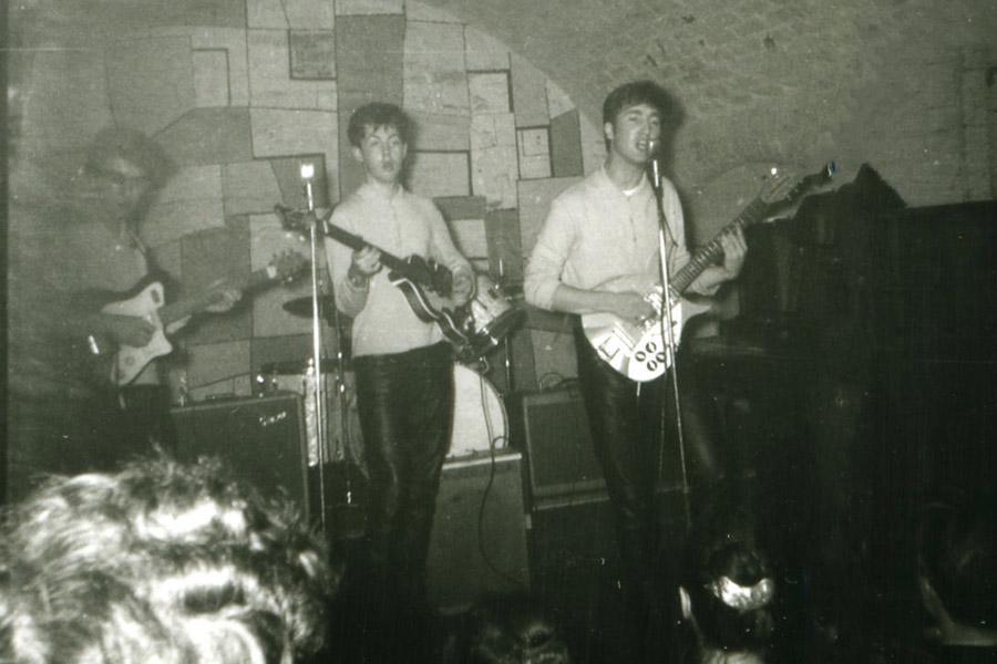 The Beatles во время выступления в клубе Cavern, 1961 год