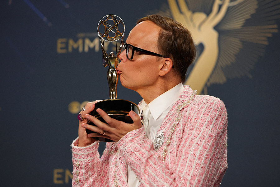 Джефф Хиллер был признан лучшим комическим&nbsp;актером второго плана за роль в проекте &laquo;Кто-то где-то&raquo; (сериал выходит с 2022 года).