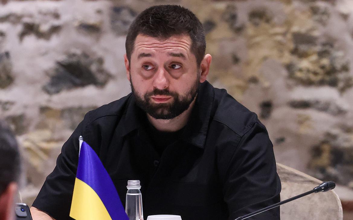 Арахамия прокомментировал призыв однопартийцев к отставке правительства