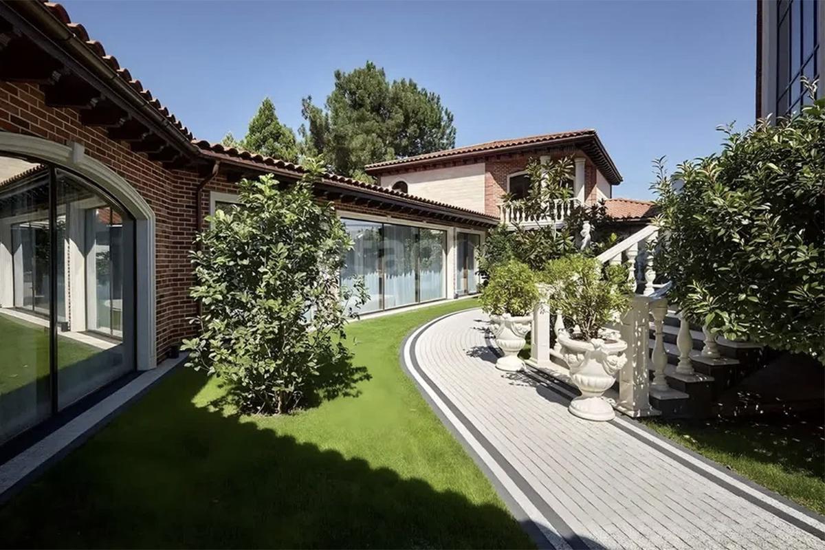 Как выглядят самые дорогие продающиеся в мегаполисах России дома