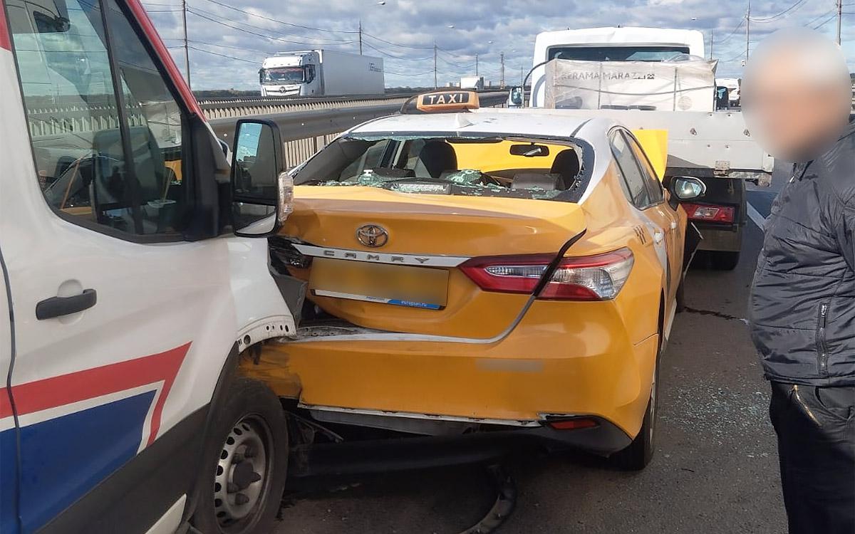 Кого признают виновным в ДТП «паровозиком». Схемы, нюансы, мнения юристов