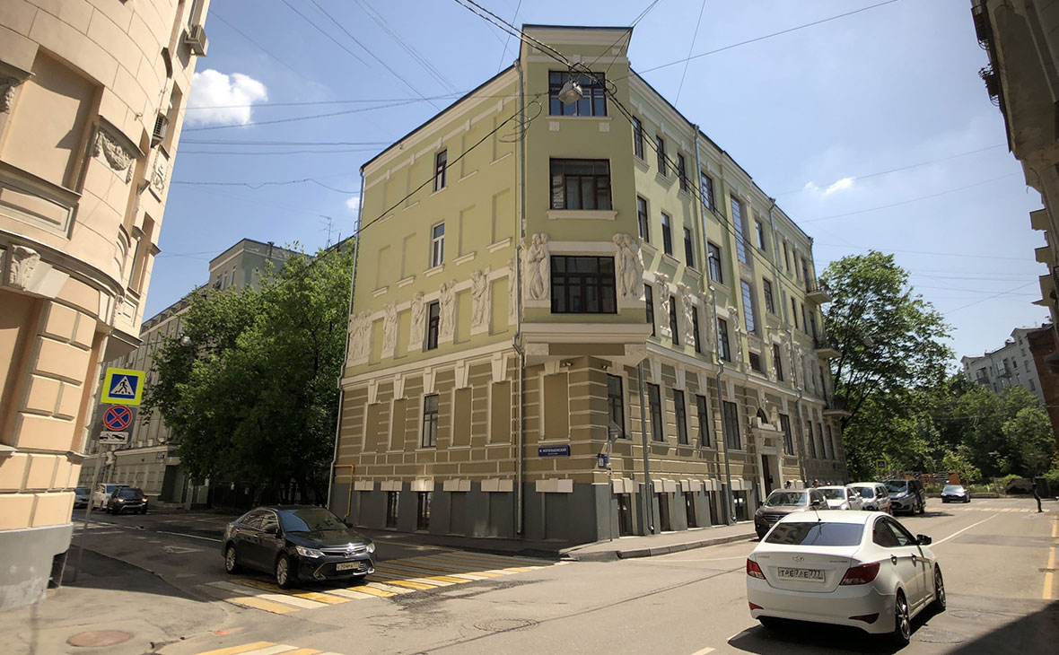 Доходный дом Бройдо, в котором актер Михаил Ефремов находится под домашним арестом.
