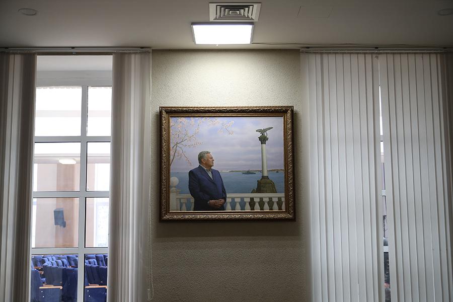 Портрет Владимира Жириновского на стене его предвыборного штаба, 2018 год