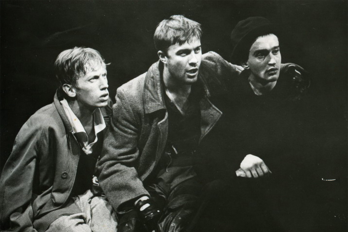 Сцена из спектакля &laquo;В ожидании Годо&raquo;