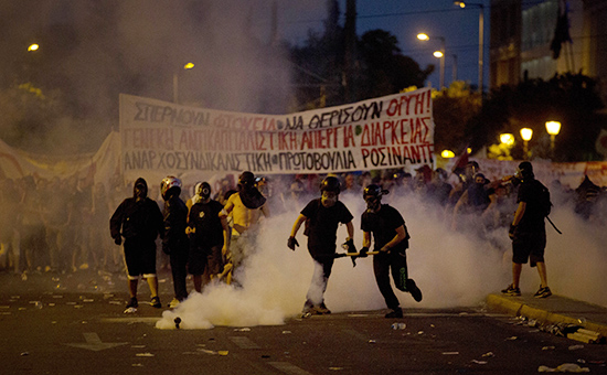 Столкновения между демонстрантами и полицией в Афинах. 15 июля 2015 года