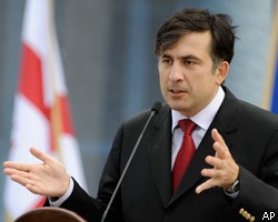 М.Саакашвили: Российские военные разделили Грузию надвое