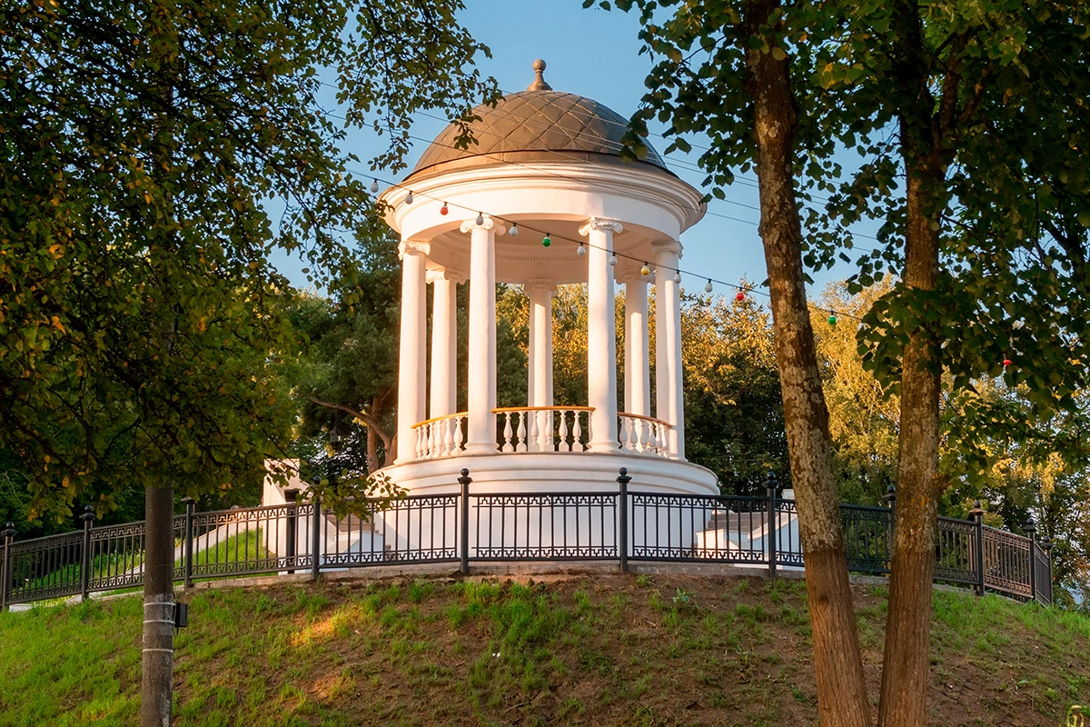 Беседка Островского в Костроме в наши дни