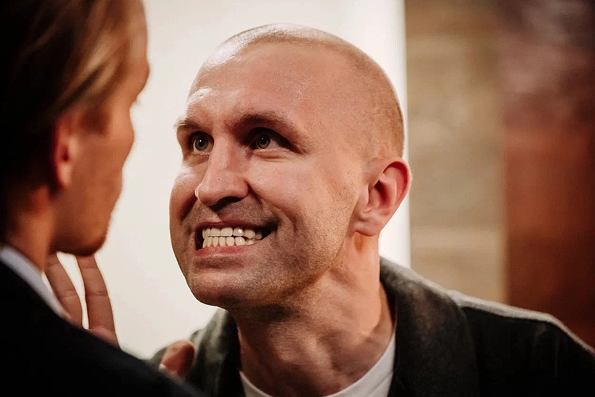 Иван Добронравов, кадр из сериала «Неверные» (2024)
