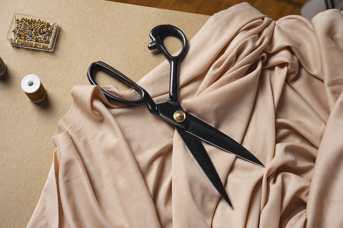 Чтобы создать стильное и оригинальное украшение, вам понадобятся несколько материалов и инструментов