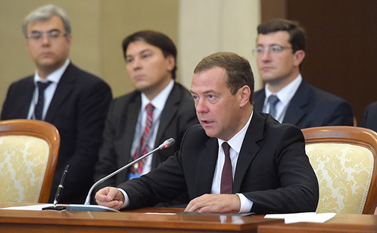 Премьер-министр РФ Дмитрий Медведев во&nbsp;время заседания Евразийского межправительственного совета в&nbsp;широком составе, 12 августа 2016 года
