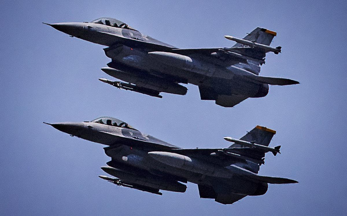 Зеленский сообщил, что Украине предложили «мощное количество» F-16