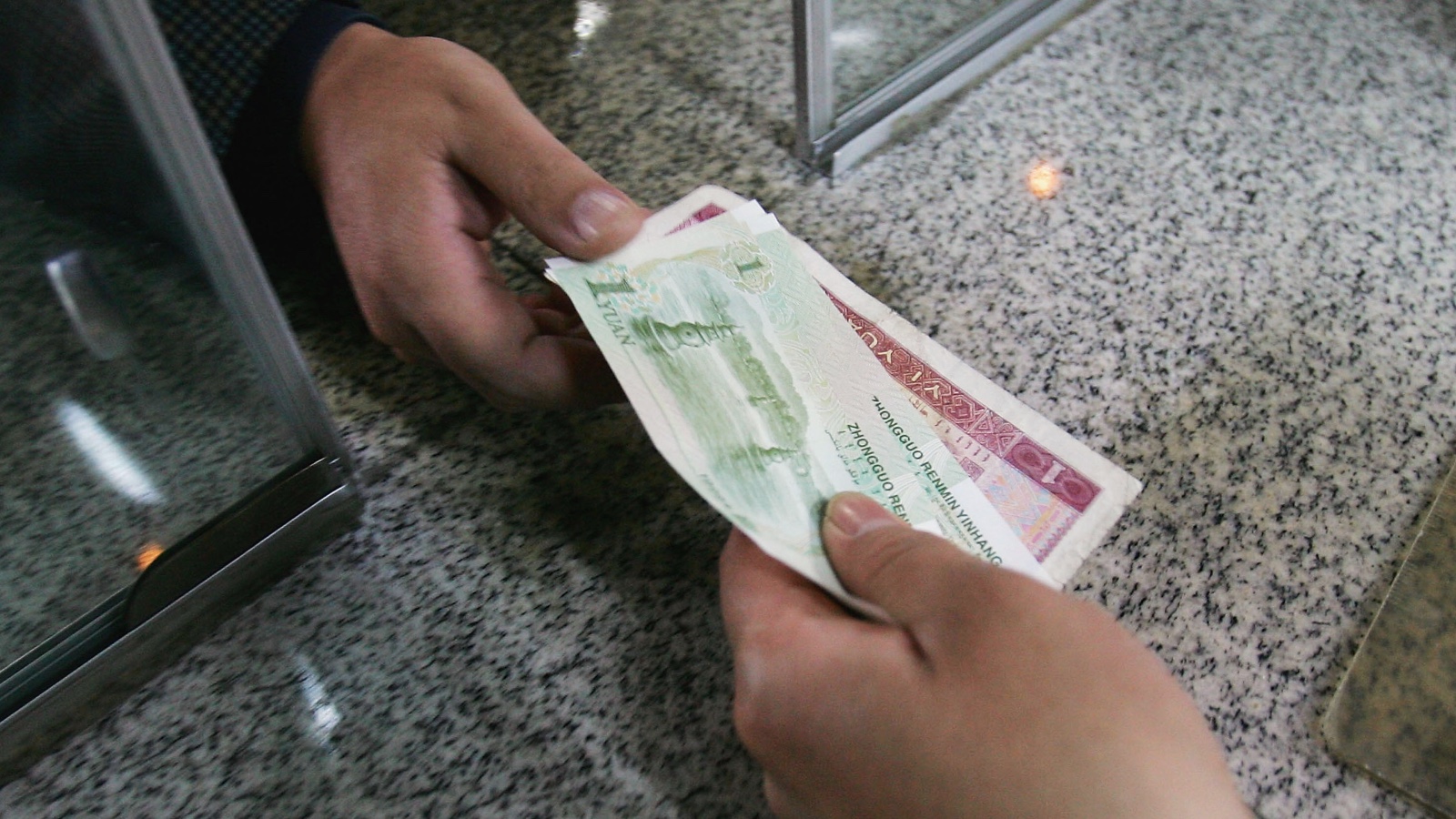 В Китае кассир украла $2,4 млн и потратила их на роскошную жизнь