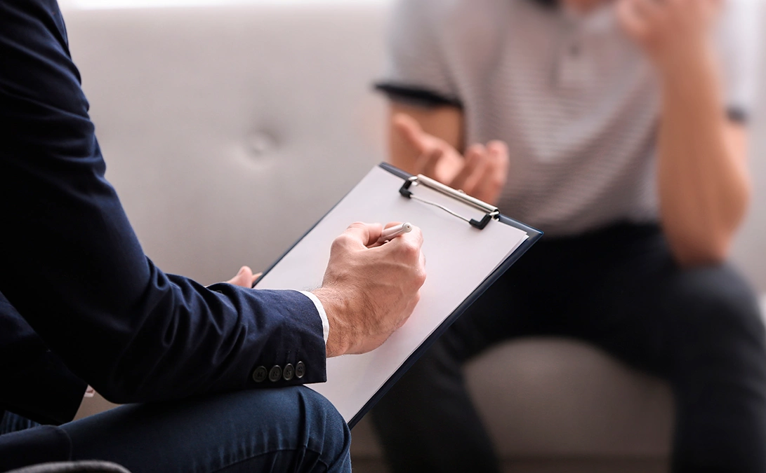 В правительстве поддержали социализацию вернувшихся с фронта заключенных