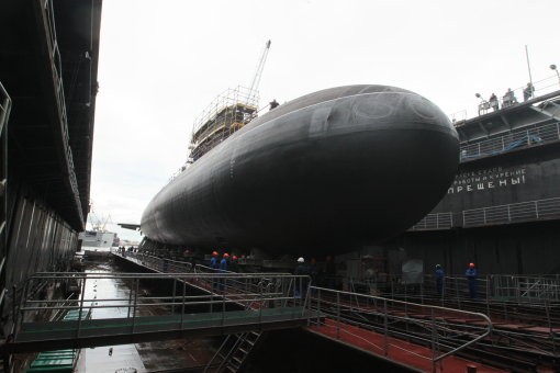 В Петербурге спустили на воду подводную лодку "Ростов-на-Дону". Фото