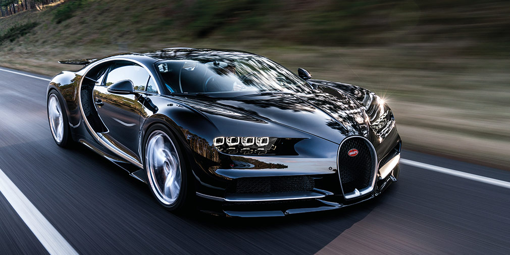 Bugatti Chiron (675 000 руб. за год)

Рекорд, установленный Bugatti Veyron, будет побит уже в следующем году. Новый гиперкар Chiron стал еще мощнее &mdash; 1500 л.с. и, следовательно, сумма налога на него будет еще больше. Пока &laquo;Широна&raquo; нет в &laquo;роскошном&raquo; списке Минпромторга, но не исключено, что он там появится при очередном обновлении. Тем не менее, в России уже продали по крайней мере один новый Bugatti. И его владельцу начислят 675&nbsp;000 рублей налога. Впрочем, при ценнике машины в 220 млн руб. это не так уж и много.
