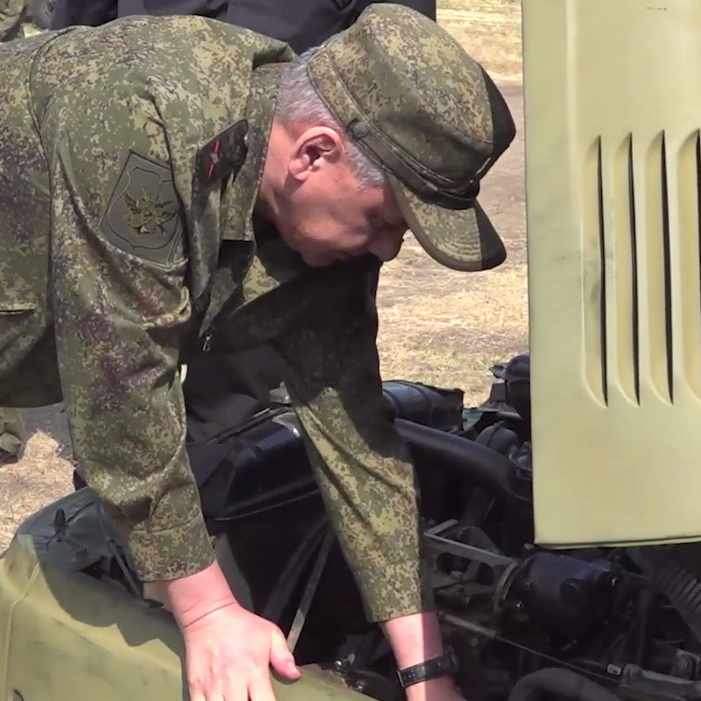 Шойгу проверил выполнение гособоронзаказа на танки в Омской области