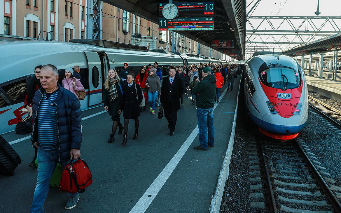 Четыре дополнительных поезда назначили между Петербургом и Москвой