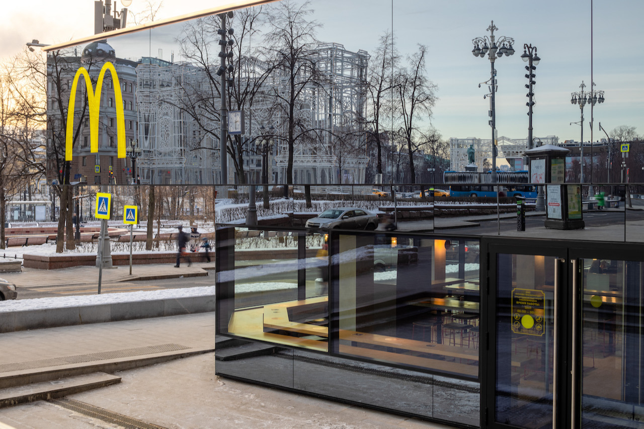 Обновленный фасад первого в Москве ресторана быстрого питания McDonald&rsquo;s на Пушкинской площади