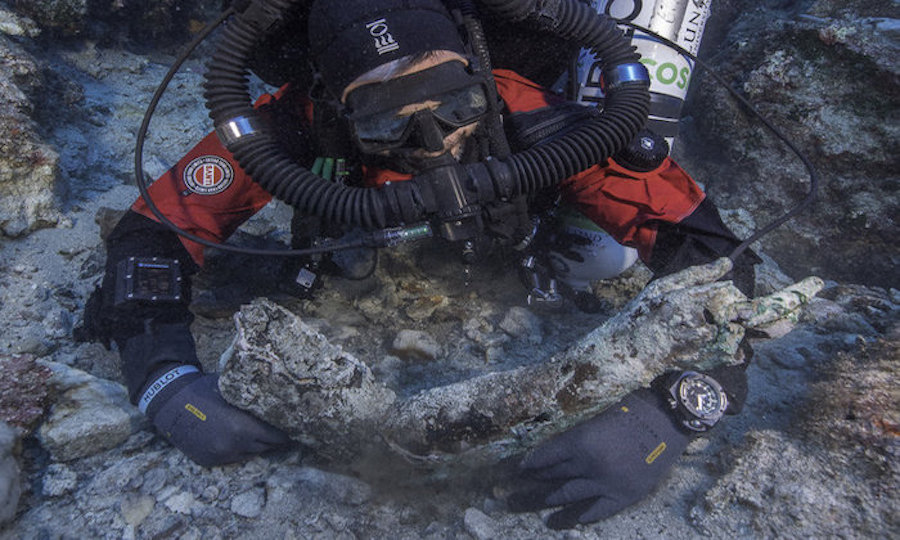 Бронзовая рука от скульптуры, найденная морскими археологами в 2017 году на том&nbsp;же месте, где обнаружили механизм